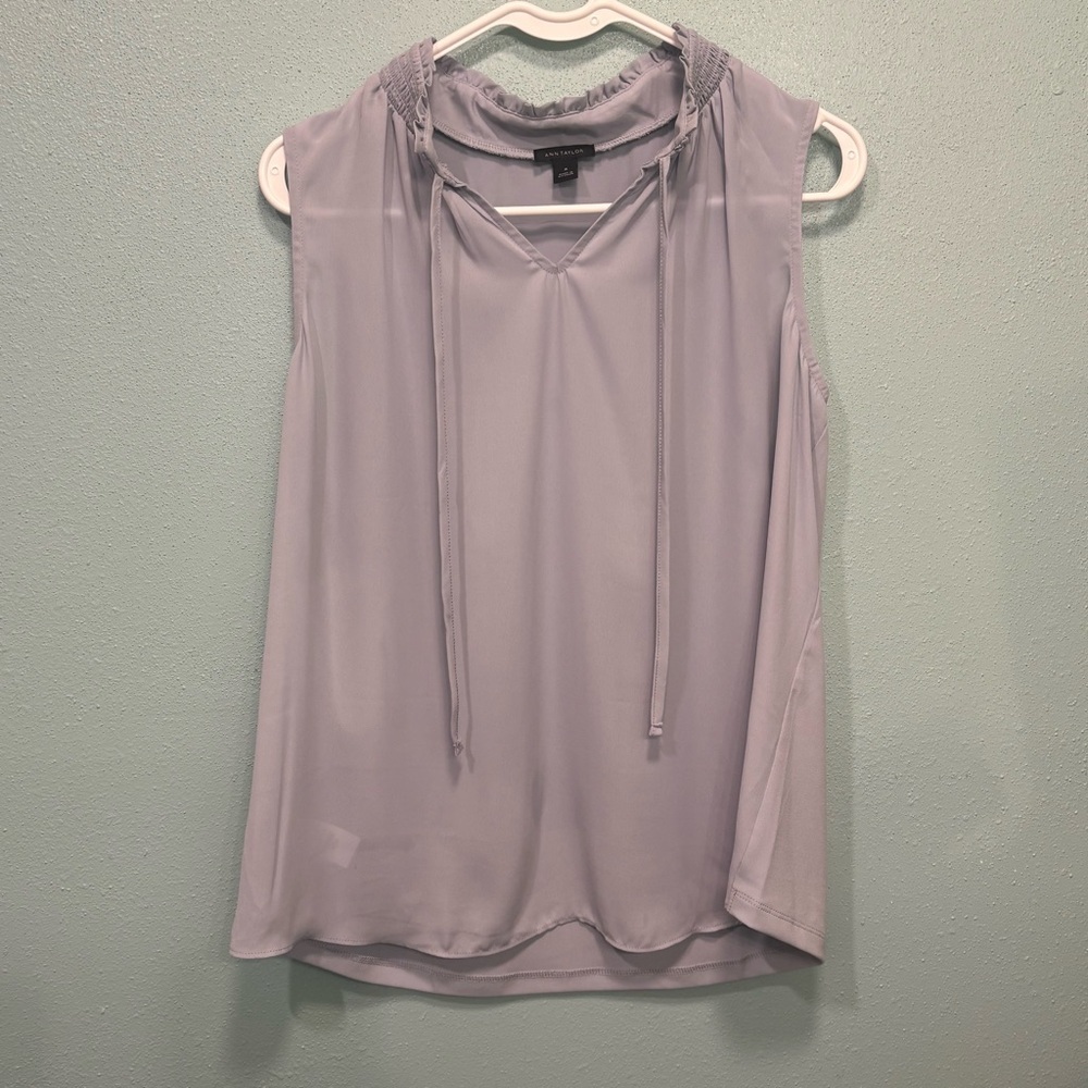 ⭐️ 3/$21 ⭐️Ann Taylor Gray Blue Sleeveless Blouse with Ruched Collar Size M